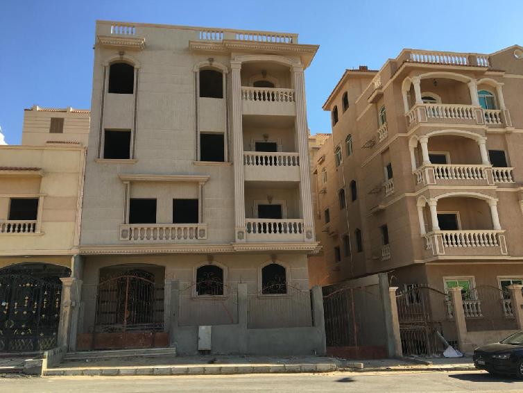 للبيع شقة فى المستثمرين الجنوبية القاهرة الجديدة .